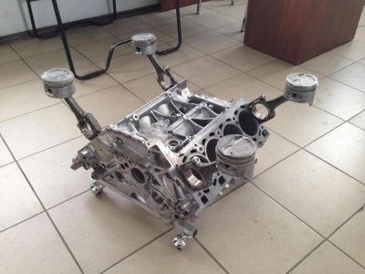 Лот: 7583404. Фото: 1. Стол двигатель V8 от AUDI 4.2... Журнальные столики