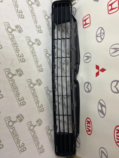 Лот: 19372365. Фото: 1. Решетка в бампер Toyota PRIUS... Кузов