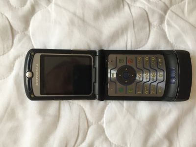 Лот: 12333246. Фото: 1. Телефон Motorola Razr v3i оригинал... Кнопочные мобильные телефоны