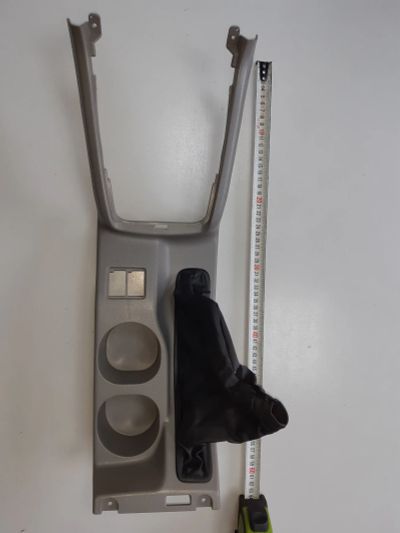 Лот: 23908316. Фото: 1. Консоль КПП Subaru Forester SG5... Салон