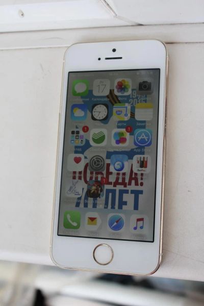 Лот: 7718027. Фото: 1. iphone 5s 16Gb Gold. Смартфоны
