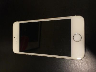 Лот: 5059186. Фото: 1. iPhone 5S 32Gb white/белый. Смартфоны