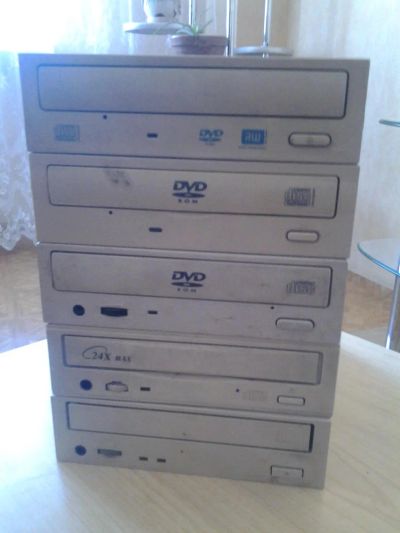 Лот: 9383235. Фото: 1. DVD и CD дисководы состояние не... Приводы CD, DVD, BR, FDD