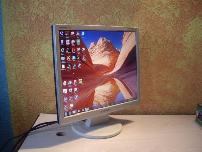 Лот: 7531586. Фото: 1. Монитор 17 Samsung 710 n. ЖК-мониторы