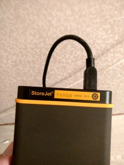 Лот: 13889511. Фото: 1. Внешний жёсткий диск HDD 750GB. Внешние жесткие диски
