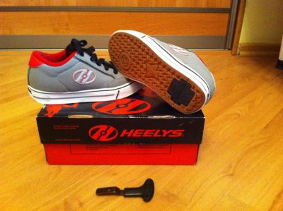 Лот: 5299079. Фото: 1. Кроссовки Heelys ( на колёсиках... Кеды, кроссовки
