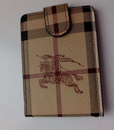 Лот: 25262815. Фото: 1. Картхолдер Miu Miu, burberry. Бумажники, кошельки, портмоне