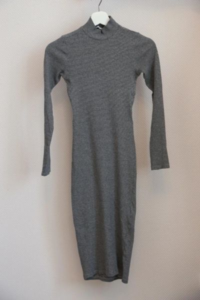 Лот: 10050882. Фото: 1. Платье Pull&Bear. Платья