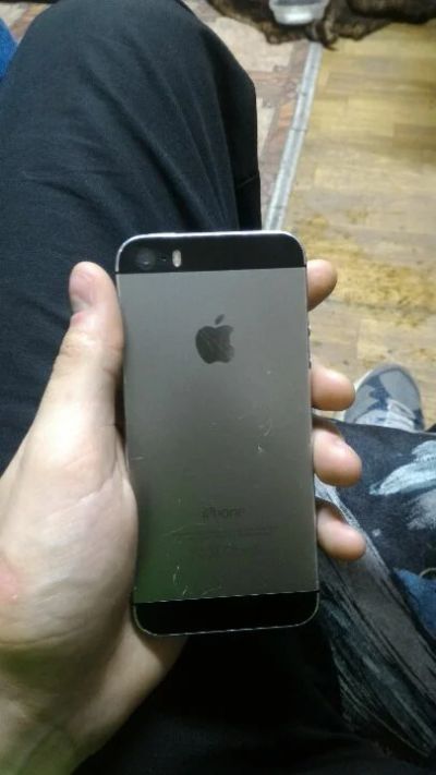 Лот: 8997374. Фото: 1. iphone 5s 16gb черный. Смартфоны