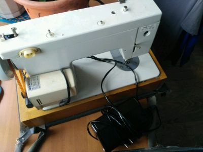 Лот: 12118744. Фото: 1. Швейная машина. Швейная, вязальная