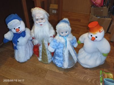 Лот: 25742652. Фото: 1. Дед мороз , 2 снеговика и снегурочка... Другое (игрушки)