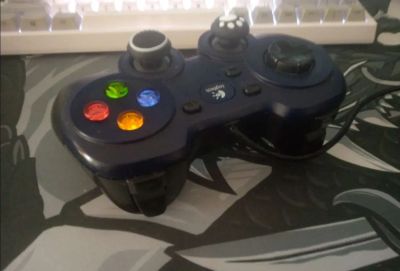 Лот: 20573377. Фото: 1. Геймпад logitech f310. Аксессуары для игровых приставок, консолей, геймпады