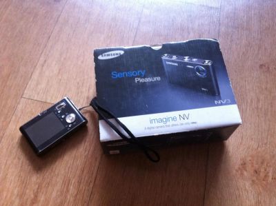 Лот: 4333564. Фото: 1. Фотоаппарат Samsung nv3 с mp3... Цифровые компактные