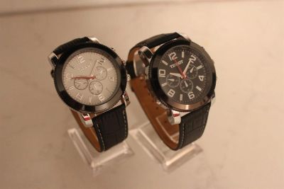 Лот: 3732455. Фото: 1. Часы Tissot белые,на черном кожаном... Другие наручные часы