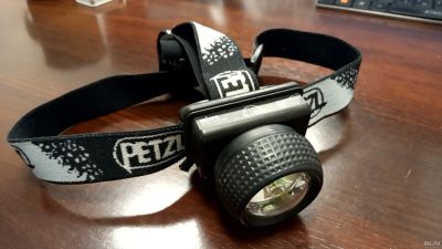 Лот: 18488058. Фото: 1. Фонарь налобный PETZL. Фонарики