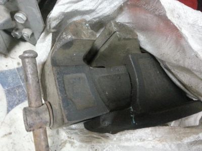 Лот: 5801243. Фото: 1. тиски. Гаражное, автосервисное оборудование