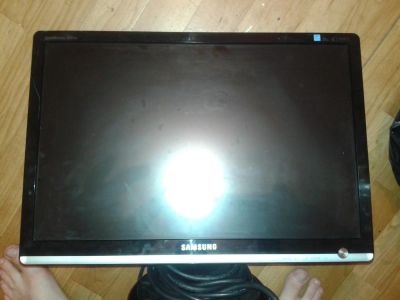 Лот: 6123572. Фото: 1. samsung 22 дюйма с кабелями. ЖК-мониторы