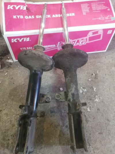 Лот: 15585994. Фото: 1. Стойки заднии toyota crona exiv... Ходовая, подвеска, рулевое управление