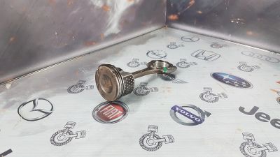 Лот: 23589601. Фото: 1. Поршень с шатуном Honda Fit LEB... Двигатель и элементы двигателя
