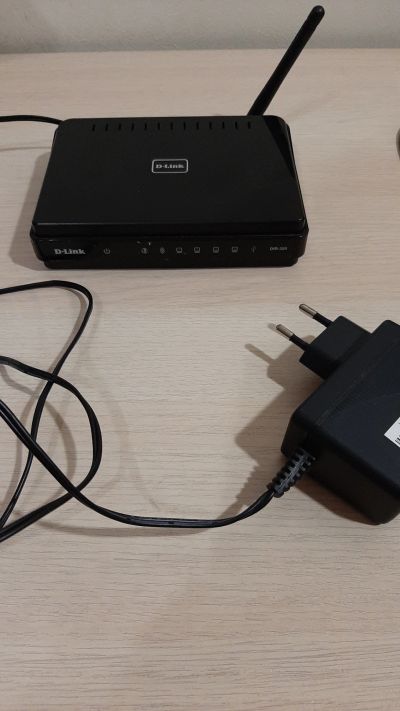 Лот: 15518731. Фото: 1. Wi-Fi роутер Dlink DIR-320. Маршрутизаторы (роутеры)