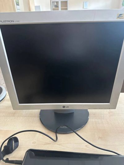Лот: 25605557. Фото: 1. Монитор LG flatron L1733S. ЖК-мониторы