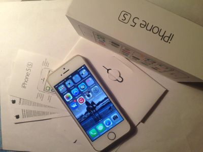 Лот: 4805403. Фото: 1. Apple iphone 5s gold 16gb. Смартфоны