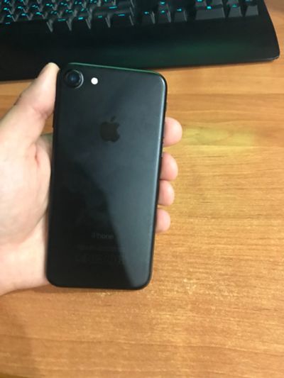 Лот: 19261860. Фото: 1. iPhone 7 32. Смартфоны