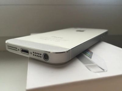 Лот: 6303934. Фото: 1. Apple Iphone 5 16 gb White. Смартфоны