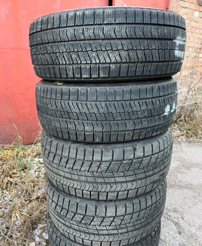 Лот: 19705387. Фото: 1. Bridgestone Blizzak VRX2 225/40... Шины