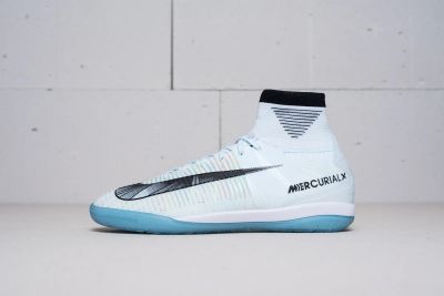 Лот: 11210998. Фото: 1. Футбольная обувь Nike MercurialX... Кеды, кроссовки, слипоны