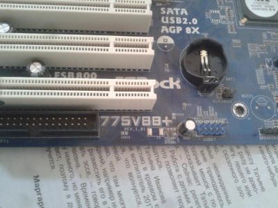 Лот: 9579179. Фото: 1. asrock 775v88 + 775 сокет. Материнские платы