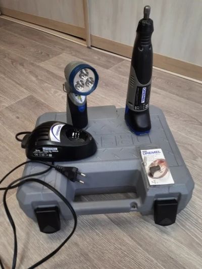 Лот: 16784725. Фото: 1. Гравер аккумуляторный Dremel 8000... Электроинструмент