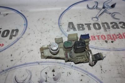 Лот: 21719647. Фото: 1. блок реле toyota Corona AT170. Двигатель и элементы двигателя