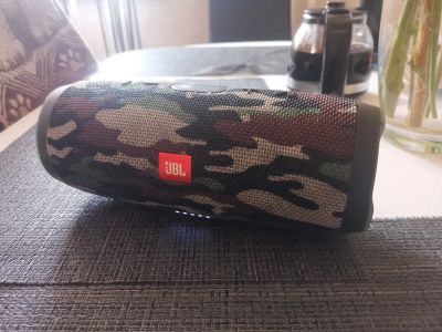 Лот: 17530766. Фото: 1. Портативная колонка jbl charge... Красноярск