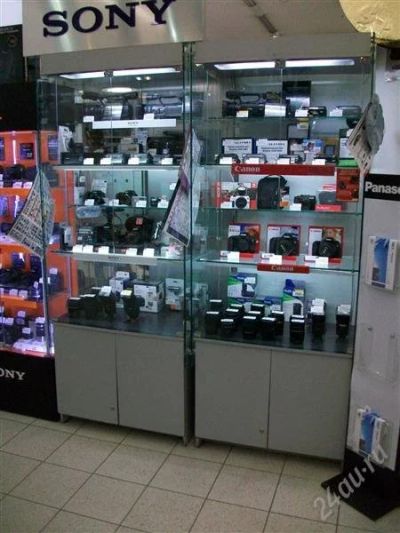 Лот: 2944606. Фото: 1. Витрина с подсветкой и подтоварником. Торговое