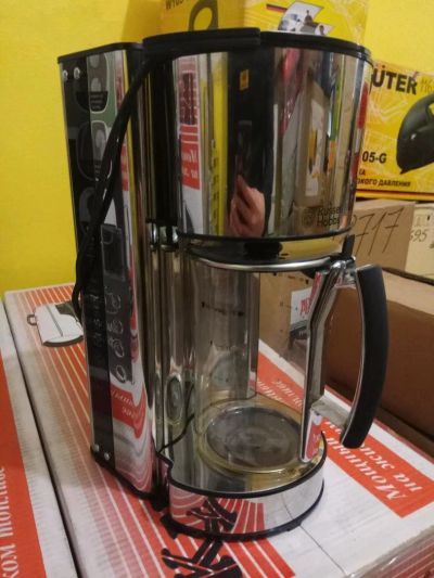 Лот: 9557217. Фото: 1. Кофеварка Russell Hobbs 19650-56. Чайники, кофемашины, кулеры