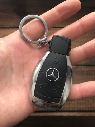 Лот: 15581642. Фото: 1. Зажигалка в виде ключа от Mercedes-Benz. Зажигалки, спички, пепельницы