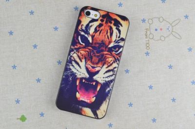 Лот: 5181359. Фото: 1. Чехол iPhone 5/5S глянцевый тигр. Чехлы, бамперы