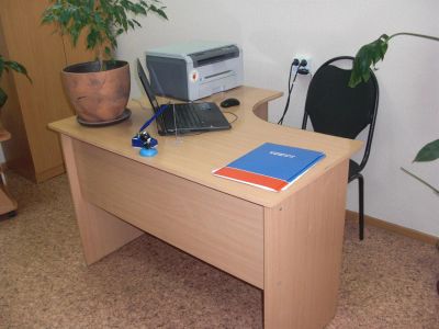 Лот: 3545905. Фото: 1. Продам компьютерный стол. Другое (офисная мебель и домашние кабинеты)