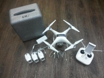 Лот: 8153700. Фото: 1. Продам DJI Phantom 4. 3 батареи... Авиамоделизм
