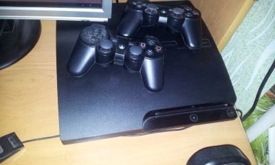 Лот: 13707051. Фото: 1. Playstation 3 slim 320 GB 2 джойстика... Консоли