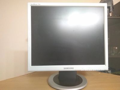 Лот: 13914254. Фото: 1. Монитор Samsung 710N. ЖК-мониторы