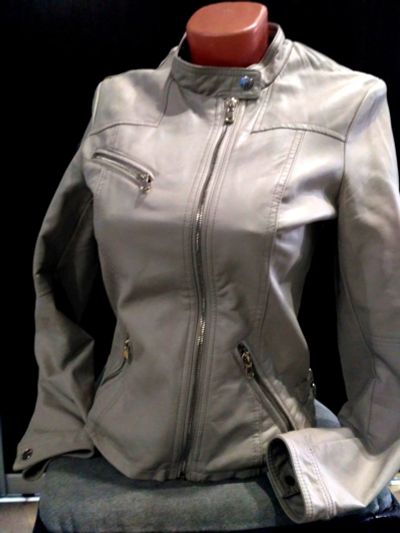 Лот: 14856159. Фото: 1. Куртка женская кожа искусственная. Верхняя одежда