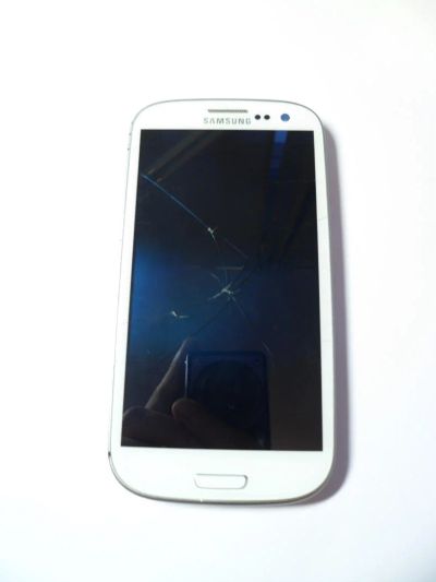 Лот: 6573065. Фото: 1. Samsung galaxy s3 (разбито стекло... Смартфоны