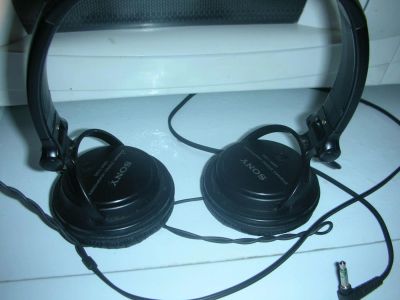 Лот: 5253800. Фото: 1. Наушники Sony MDR-V150. Наушники, гарнитуры
