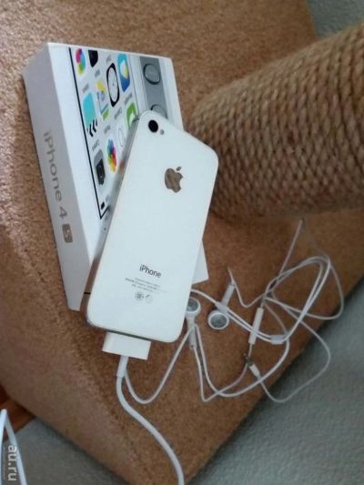 Лот: 10646994. Фото: 1. iPhone 4S 16Gb White. В-идеале... Смартфоны