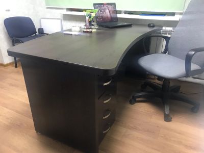 Лот: 15746885. Фото: 1. Стол письменный для руководителя... Компьютерные и письменные столы