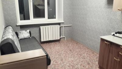 Лот: 7345415. Фото: 1. Сдам гостинку с мебелью на длительный... Квартиры, студии