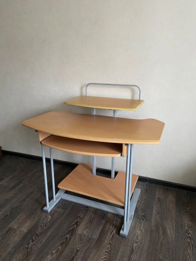 Лот: 25374114. Фото: 1. Компьютерный стол. Компьютерные и письменные столы