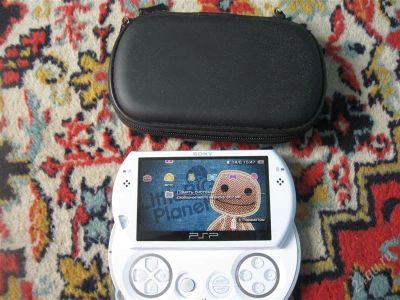 Лот: 2895101. Фото: 1. PSP Go 16 Gb. Игровые приставки, консоли